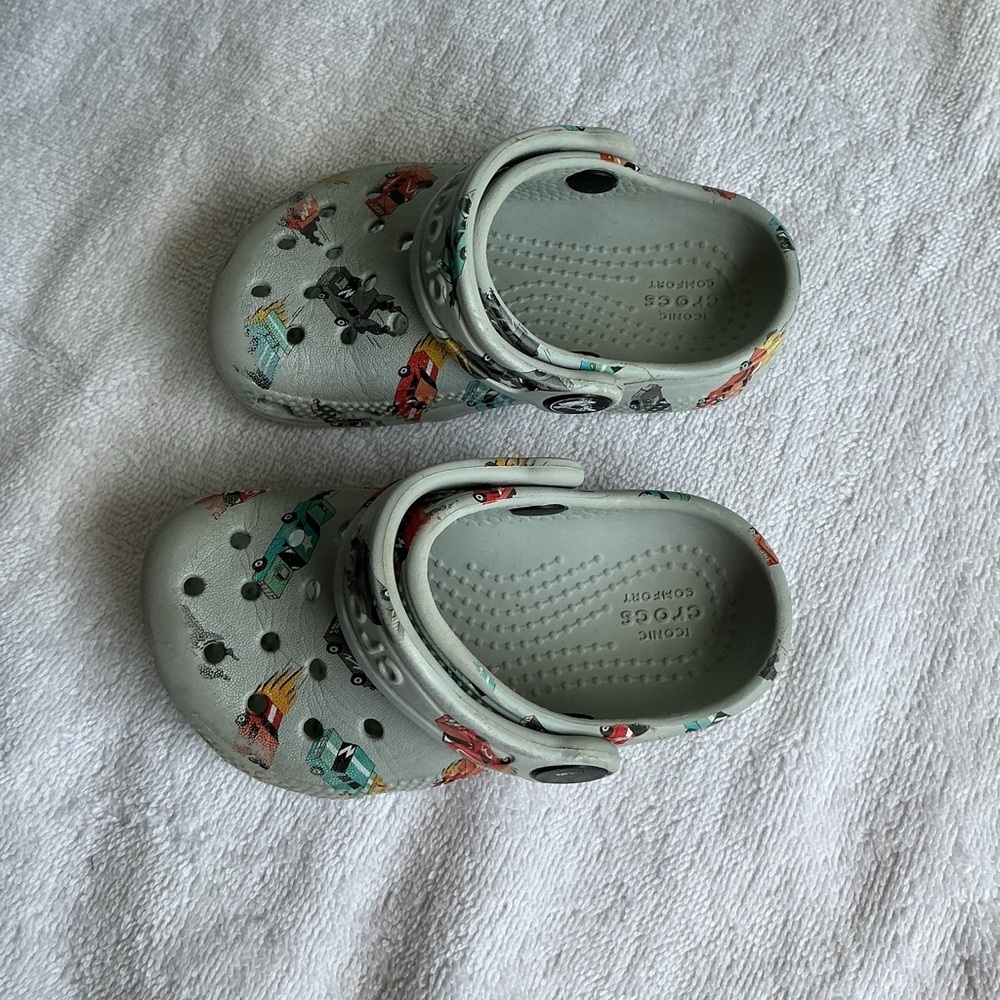 CROCS Kids Water Shoes with Car Print - Picture 2 of 9